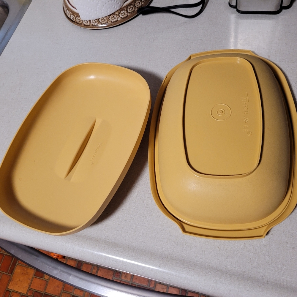 Vintage Tupperware casserole steamer container